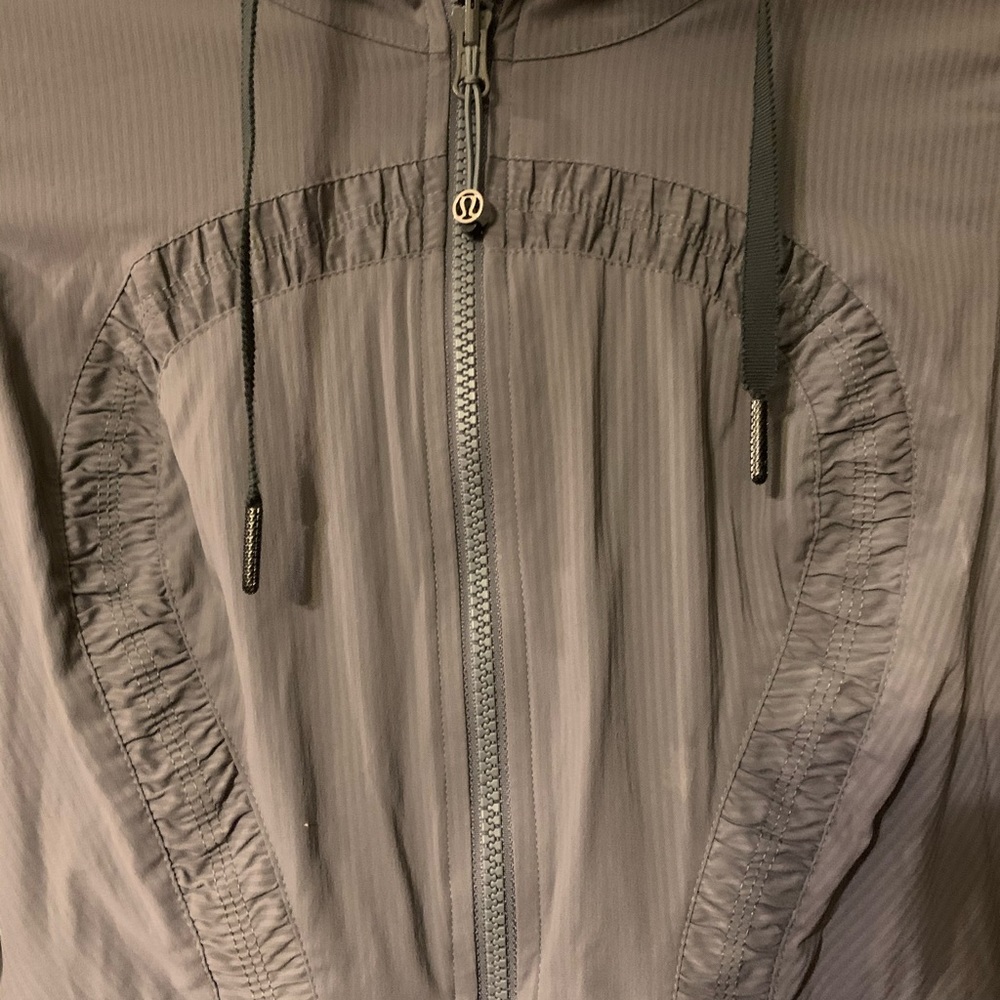 Lululemon jacket - Picture 6 of 8